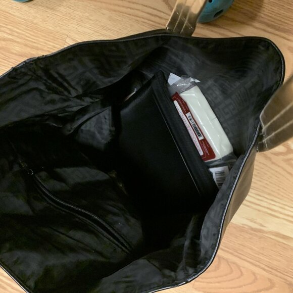 New Makeup Bag Givenchy with Accessories - Picture 5 of 5